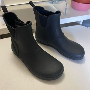 size 9 wide xero rain boot womens